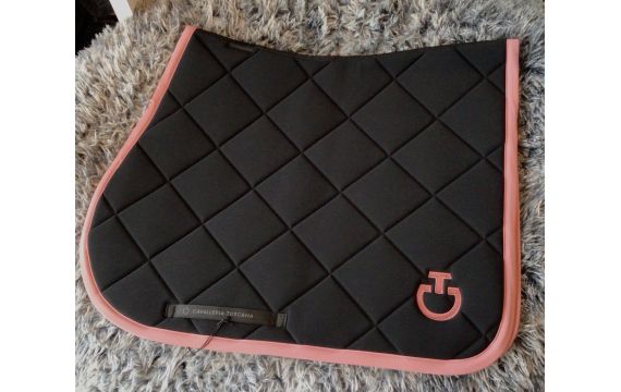 Cavalleria toscana-Tapis de selle - Tapis Diamond Quilted coupe jumping en jersey  - / Full / Cheval SOT051 noir liseré rose